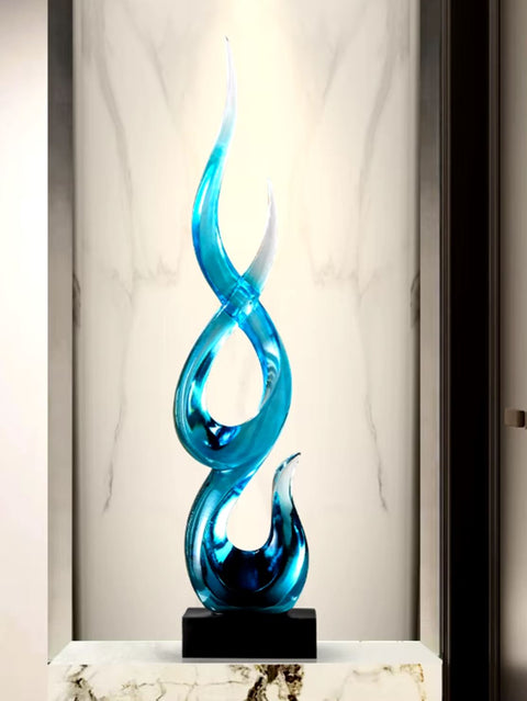 Abstrakte Skulptur aus Kunstharz blau-transparent 67 cm
