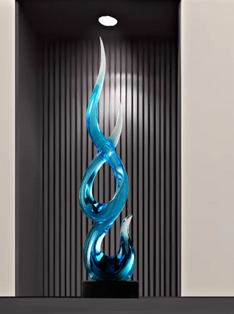 Abstrakte Skulptur aus Kunstharz blau-transparent 67 cm