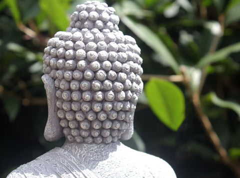 Graue Buddha-Statue für den Außenbereich 23 cm