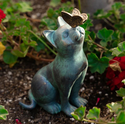 Statue Katze mit Schmetterling für den Außenbereich 20 cm