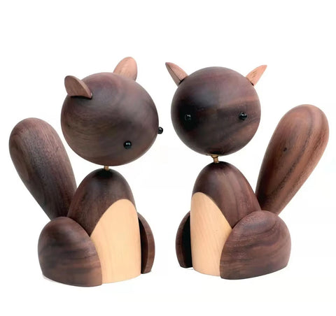 Eichhörnchen Statue nordischen Stil aus Holz 11 cm