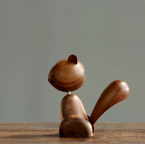 Eichhörnchen Statue nordischen Stil aus Holz 11 cm