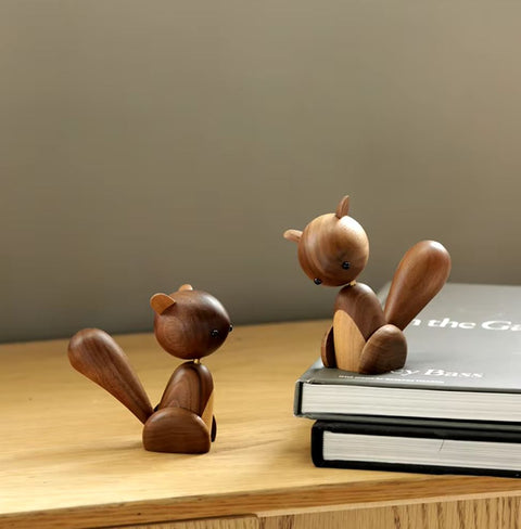 Eichhörnchen Statue nordischen Stil aus Holz 11 cm