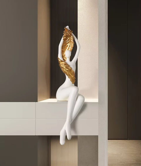 Moderne Frauenstatue aus Kunstharz – weiß, 55 cm