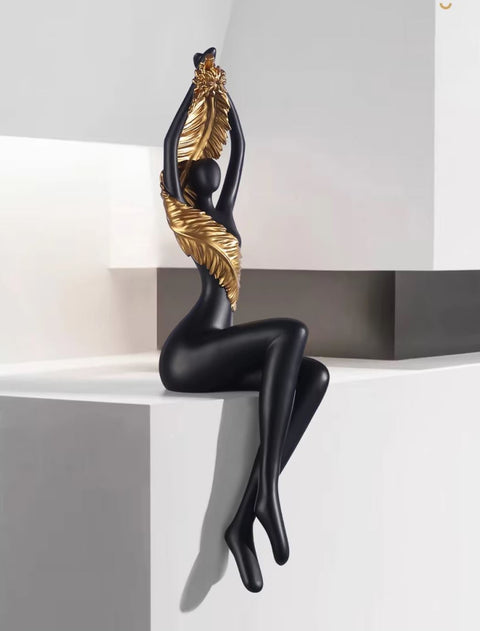 Moderne Frauenstatue aus Kunstharz – schwarz 55 cm