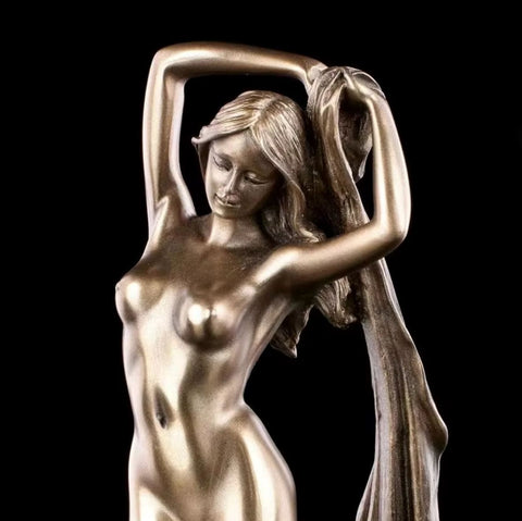 Nackte Frauenstatue 22 cm