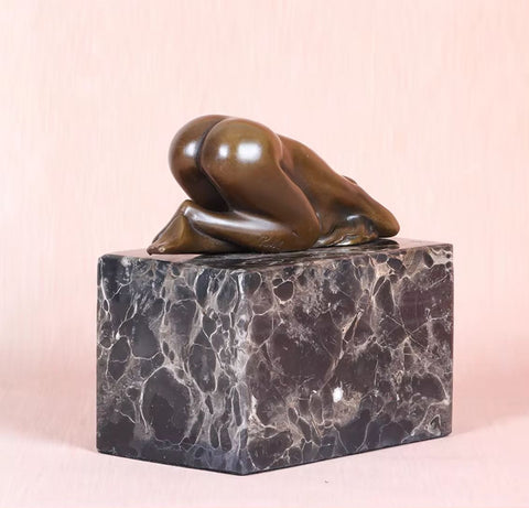 Bronzestatue einer schlafenden nackten Frau, 13 cm