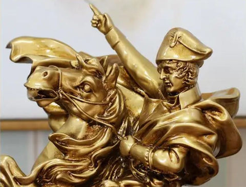 Napoleon-Statue auf goldenem Pferd 33 cm