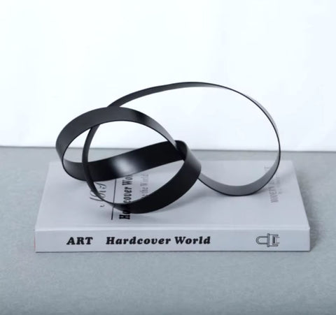 Abstrakte Skulptur aus schwarzem Metall 14 cm