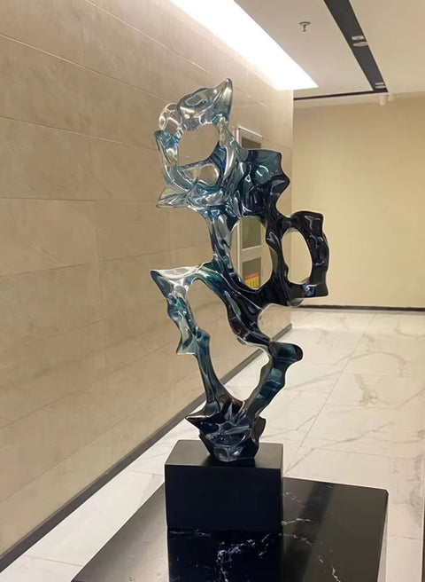 Abstrakte Skulptur aus Harz blau transparent 43 cm