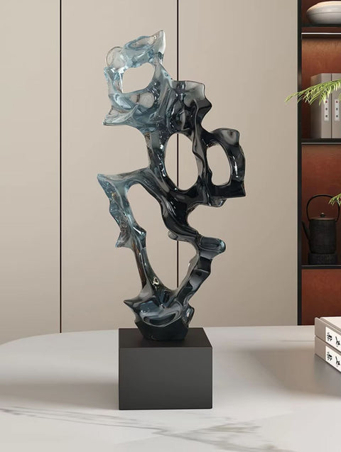 Abstrakte Skulptur aus Harz blau transparent 43 cm