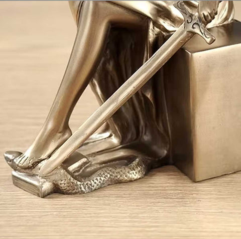 Buchstützen in Form der Justitia-Statue aus Bronze – 2er-Set – 26 cm
