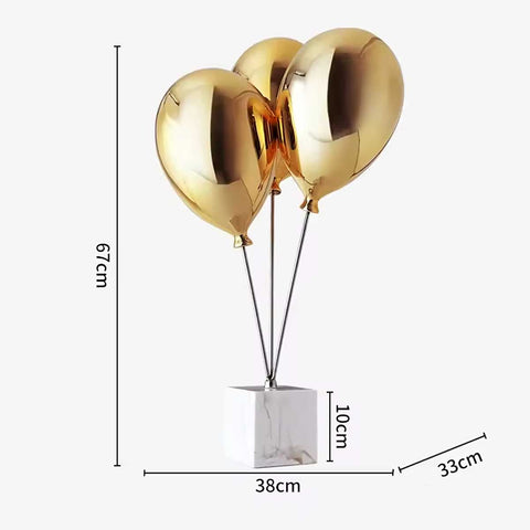 Goldene Ballonfigur auf weißem Marmorsockel – Dekorative Skulptur, 67 cm