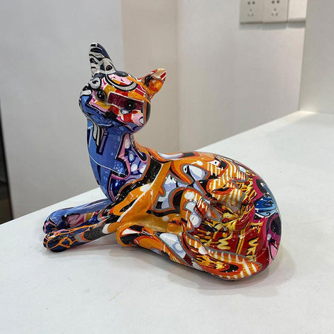 Liegende Katzenstatue aus Graffiti-Harz, 14 cm