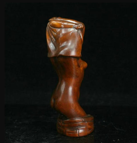 Nackte Frau aus Holz, 9 cm