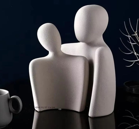 Abstrakte Paarstatue aus Keramik, 25 cm