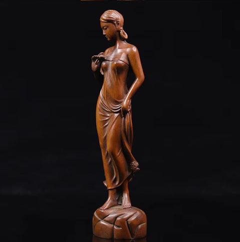 Frauenstatue aus Holz 20 cm
