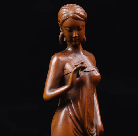Frauenstatue aus Holz 20 cm