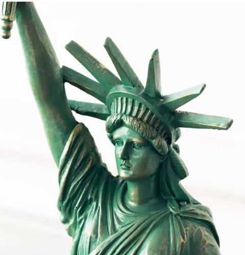 Realistische Freiheitsstatue aus Kunstharz, 27 cm