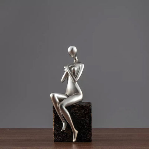 Frauenstatue<br> Zeitgenössisch sitzend