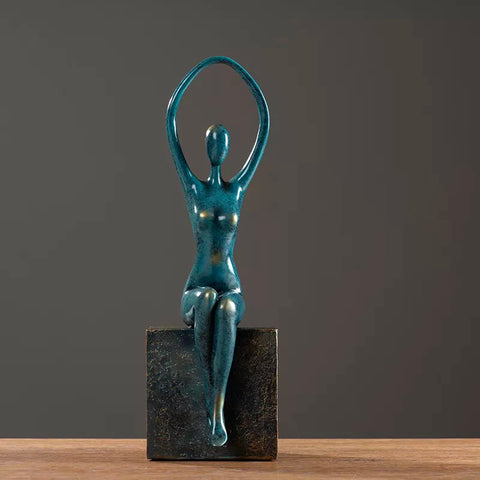 Frauenstatue<br> Zeitgenössisch sitzend