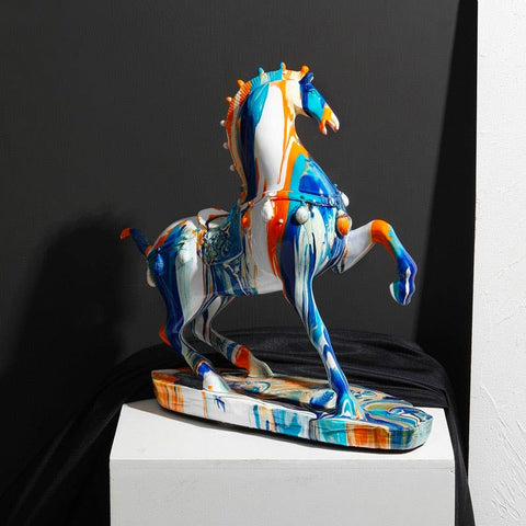 Pferdestatue<br> Pfote erhoben