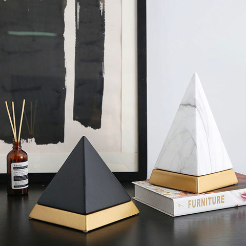 Pyramidenstatue
