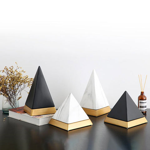 Pyramidenstatue