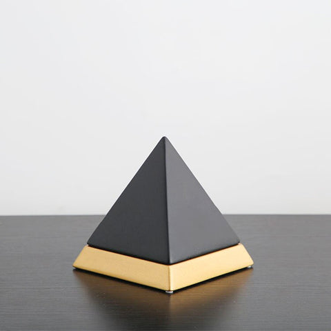 Pyramidenstatue