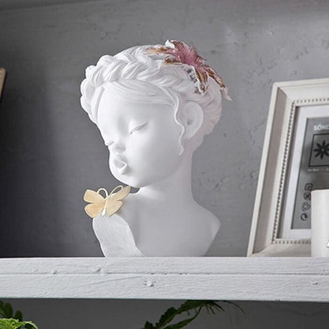Frauenstatue<br> Moderner Engel und Schmetterling