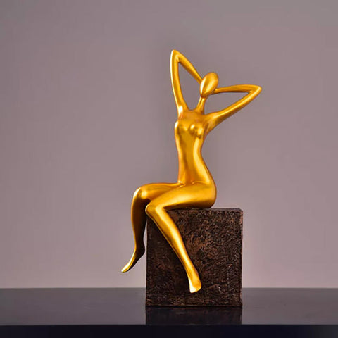 Frauenstatue<br> Zeitgenössisch sitzend