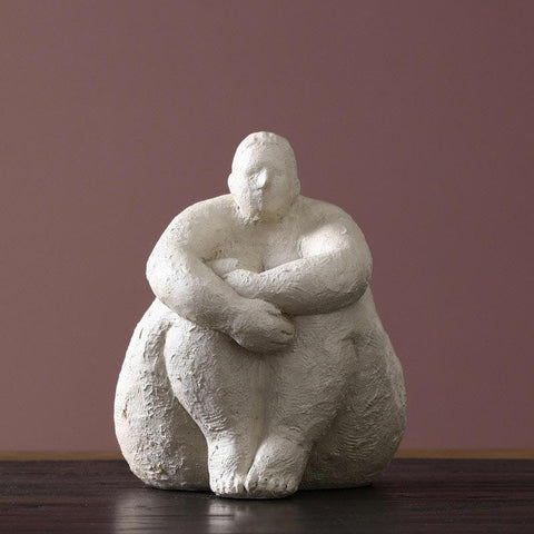 Runde Frauenstatue<br> Ton 18 / 27 cm