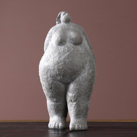 Runde Frauenstatue<br> Ton 18 / 27 cm